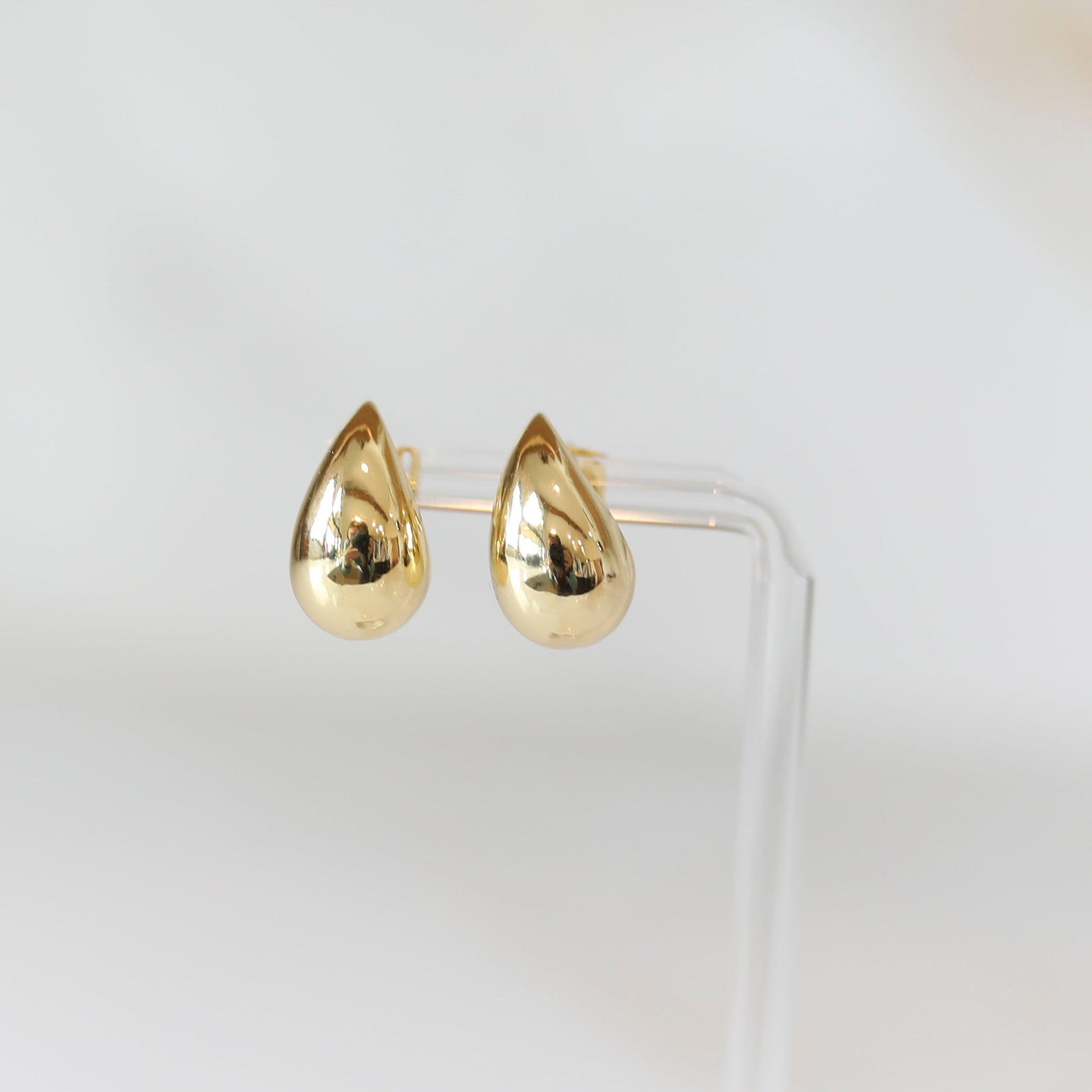 Raindrop Stud Earring in Gold