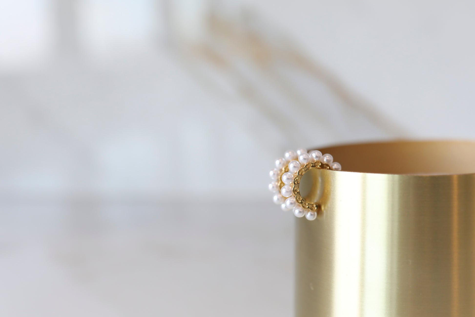 Grande Bezel Pearl Hoops