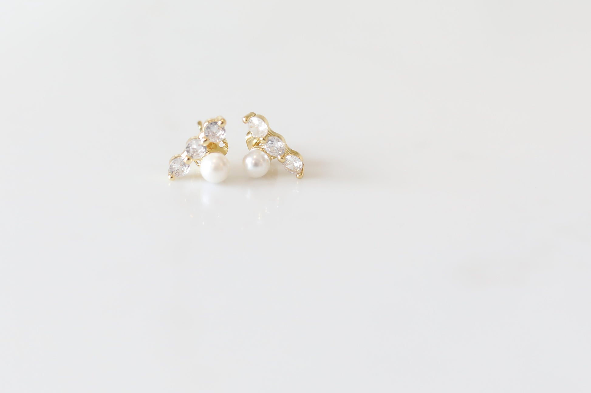 Pearl plus CZ Bar Studs