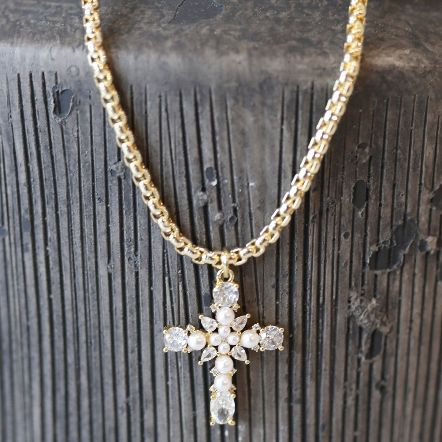 Pearl + CZ Statement Cross Necklace - Gold (18K gold plated)