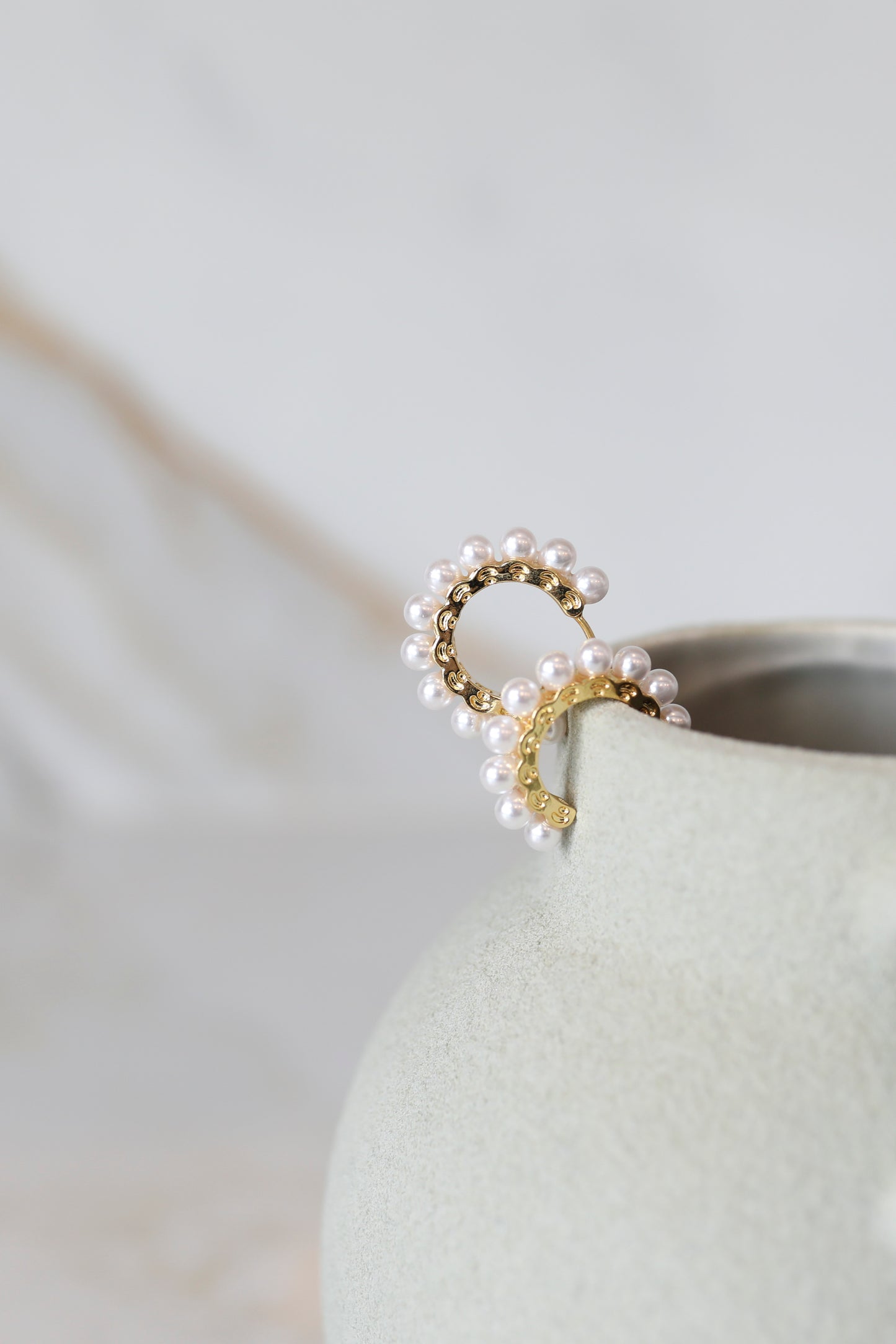 Grande Bezel Pearl Hoops