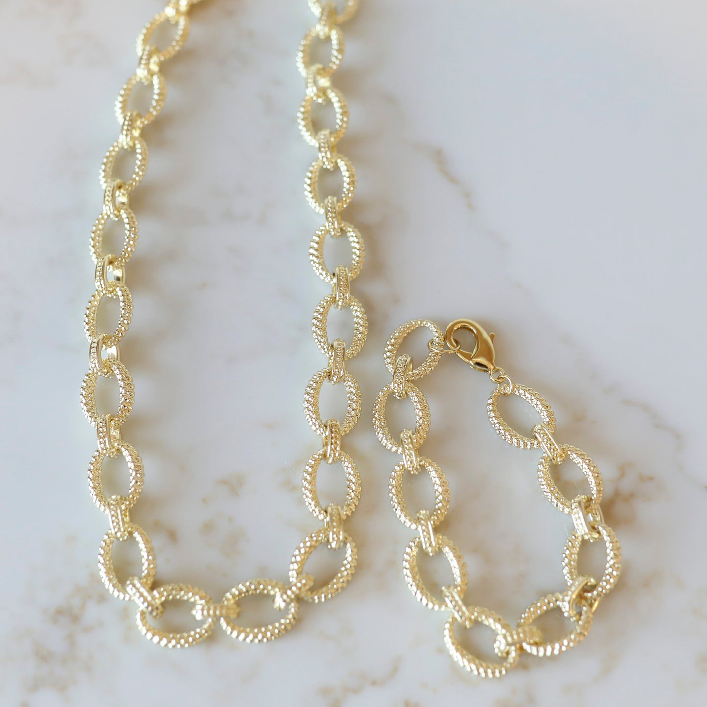 Oval Textured Chain Necklace