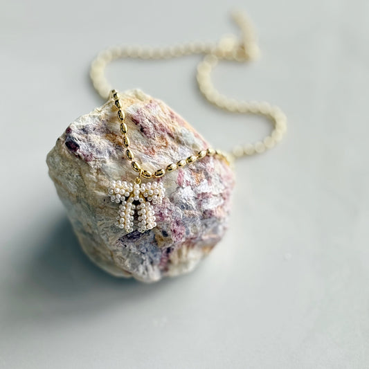 Puffy Pearl Bow Necklace