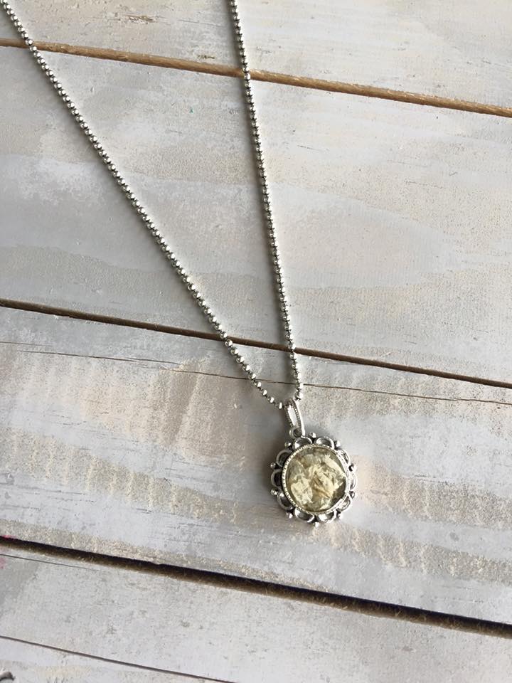 Memory Flower Small Ornate Necklace - Round Bezel